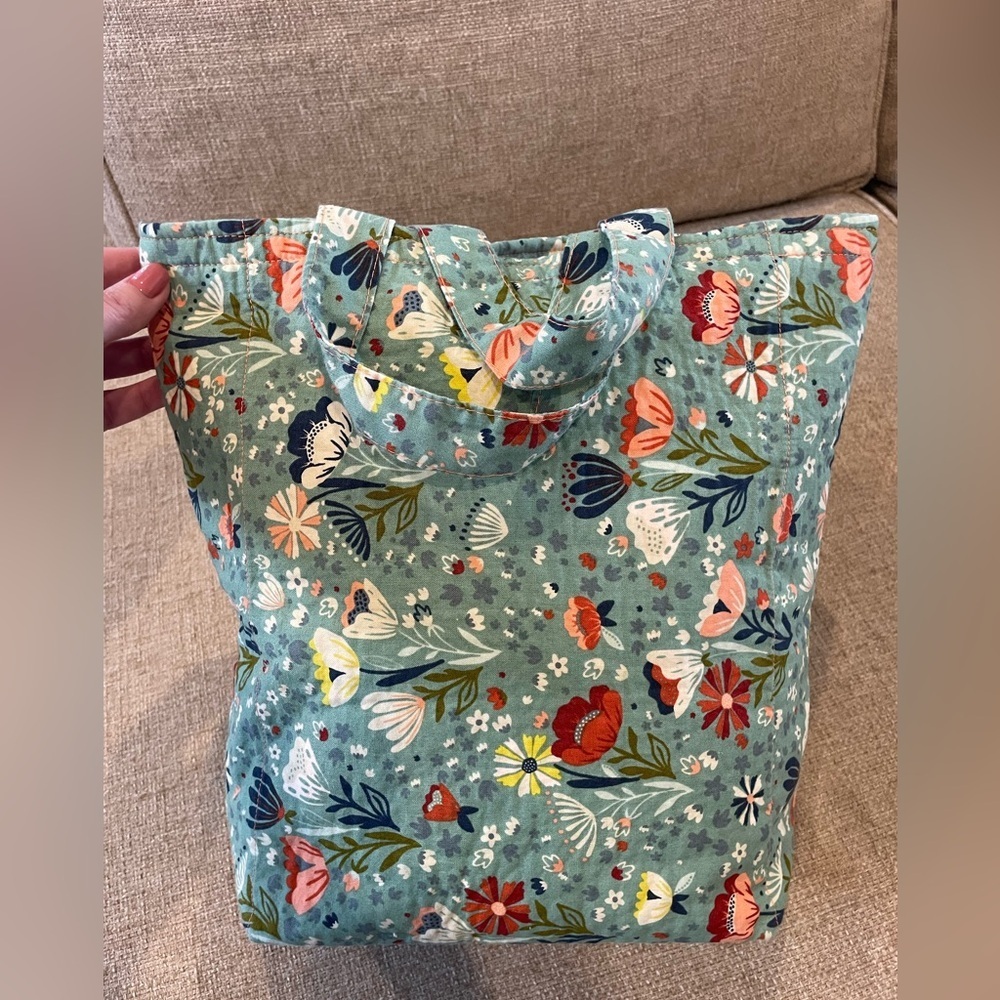 New handmade quilted cotton carryall floral tote bag